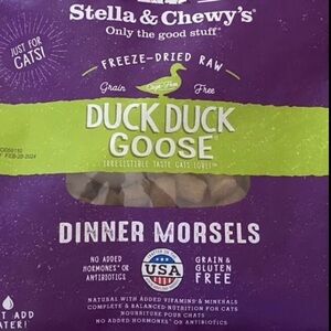 - 2 Large bags(18 Oz) Stella & Chewy’s Freeze-Dried Raw Cat Food Duck/ exp 2027